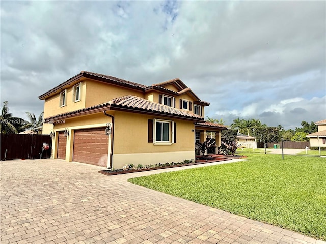 view of front facade featuring a garage and a front yard