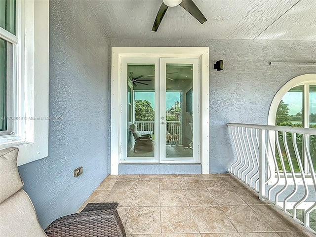 entrance to property featuring ceiling fan