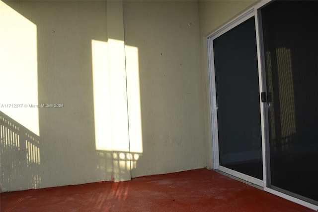 unfurnished room featuring carpet flooring