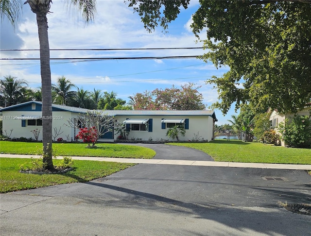 view of front of property with a front lawn