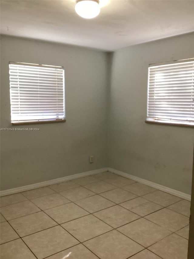 empty room featuring light tile patterned floors