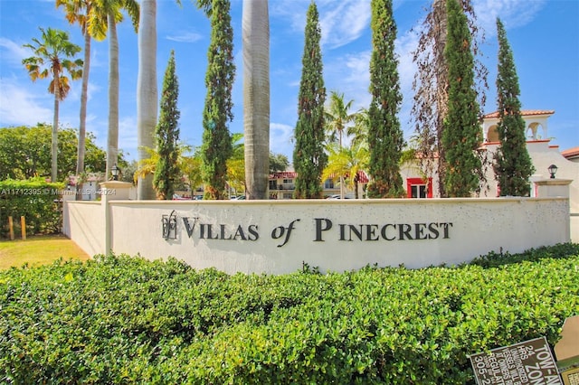 view of community / neighborhood sign