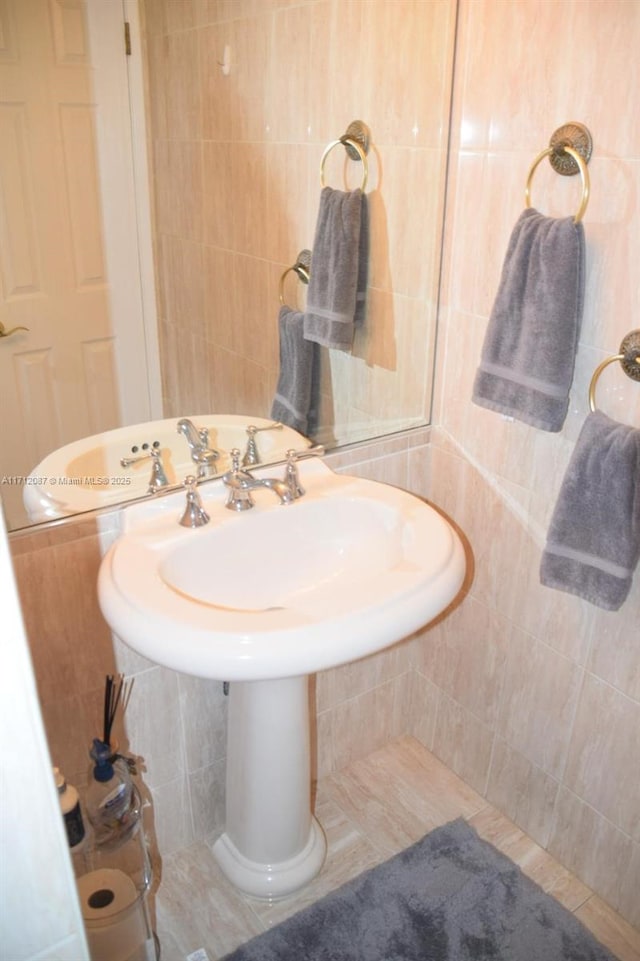 bathroom featuring sink and tile patterned floors