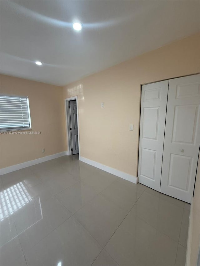 empty room featuring tile patterned floors