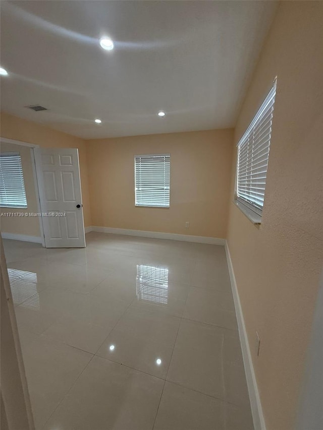 spare room featuring light tile patterned floors