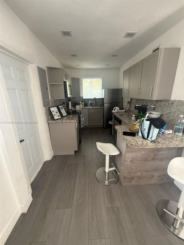 full bathroom featuring vanity, toilet, and shower / bath combo