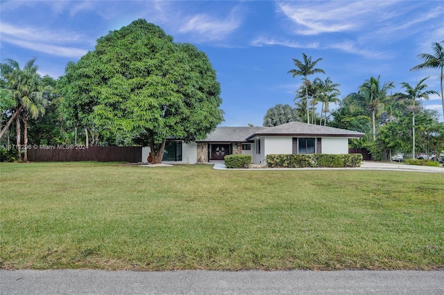 single story home with a front yard