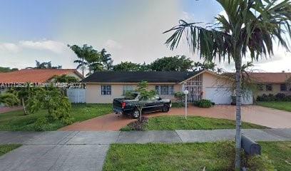 ranch-style house with a front yard