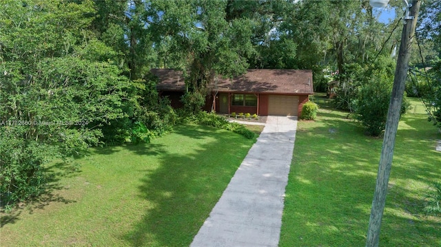 view of front of home featuring a front yard and a garage