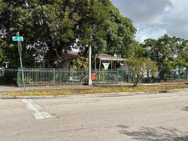 Listing photo 2 for 501 E 8th St, Hialeah FL 33010