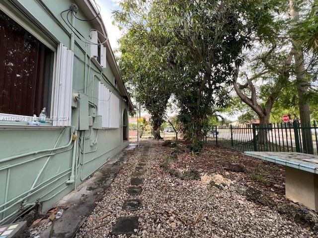 Listing photo 3 for 501 E 8th St, Hialeah FL 33010