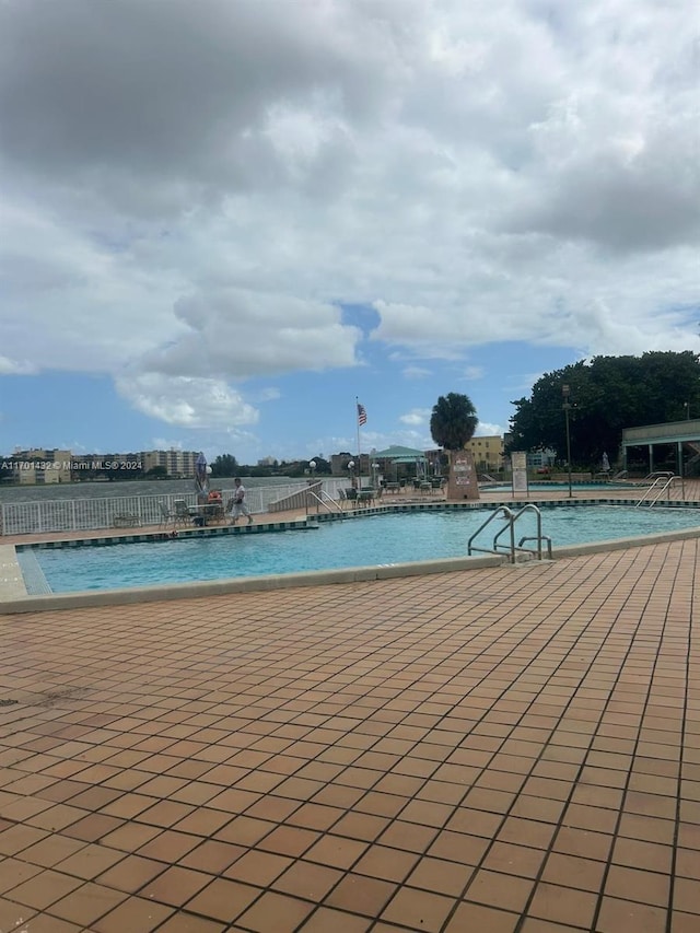 view of swimming pool