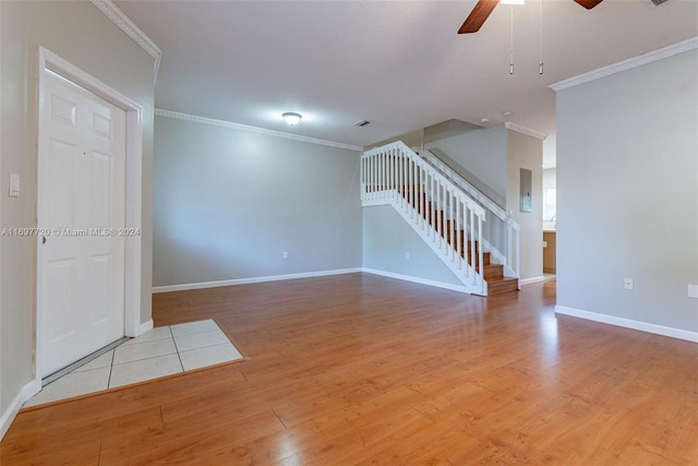 empty room featuring light hardwood / wood-style floors, ceiling fan, and ornamental molding