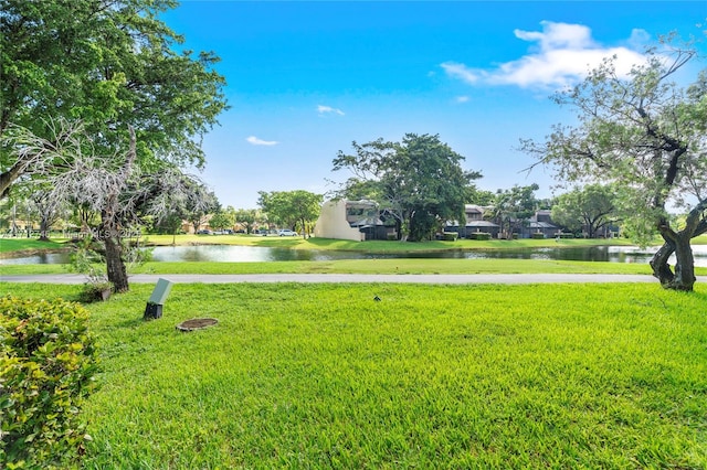 view of yard featuring a water view