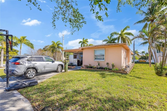 view of front of home with a front lawn