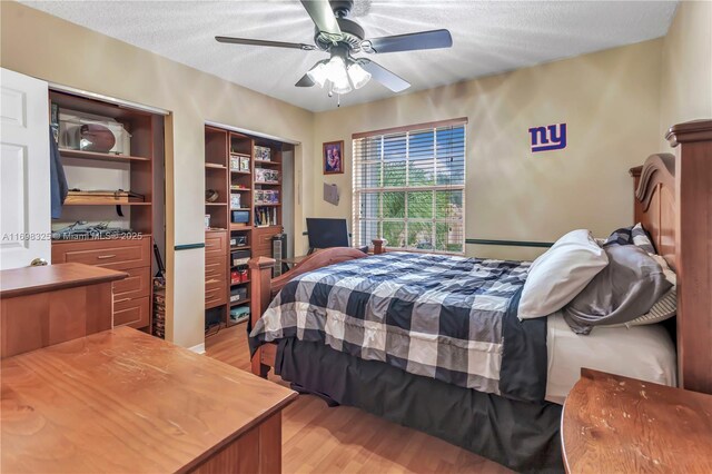 bedroom featuring ceiling fan, a textured ceiling, and light hardwood / wood-style flooring