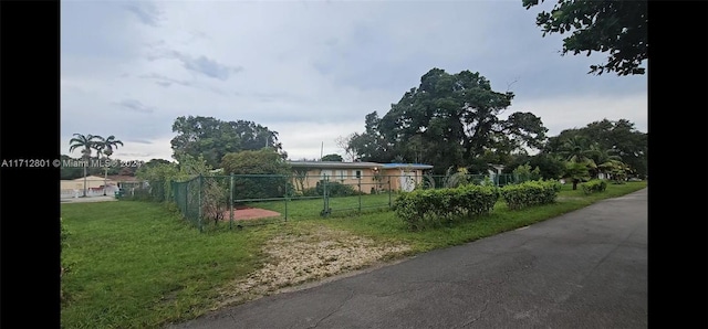 exterior space featuring a front yard