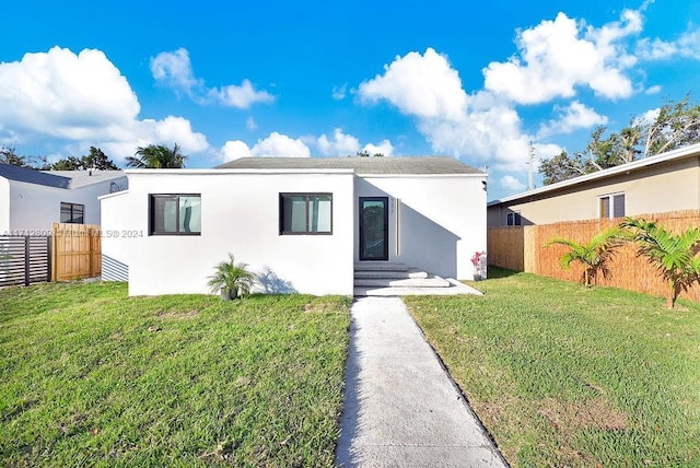 view of front facade with a front yard