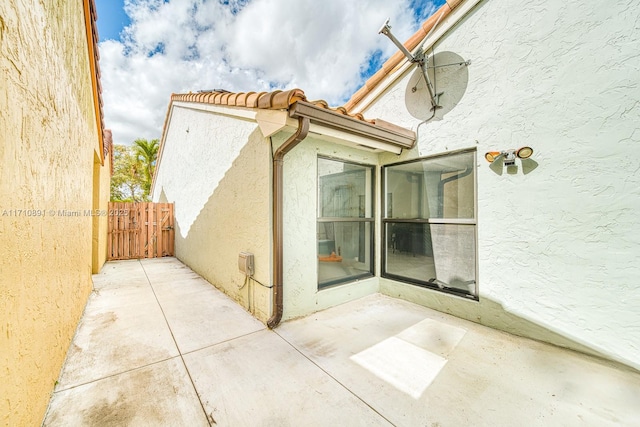 view of side of property featuring a patio