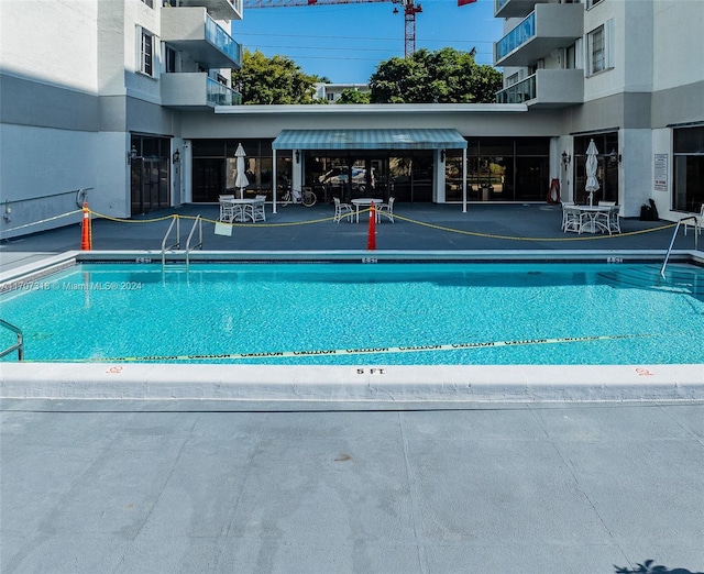 view of swimming pool