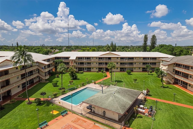 view of swimming pool