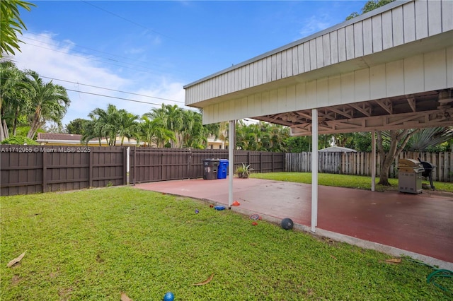 view of yard with a patio