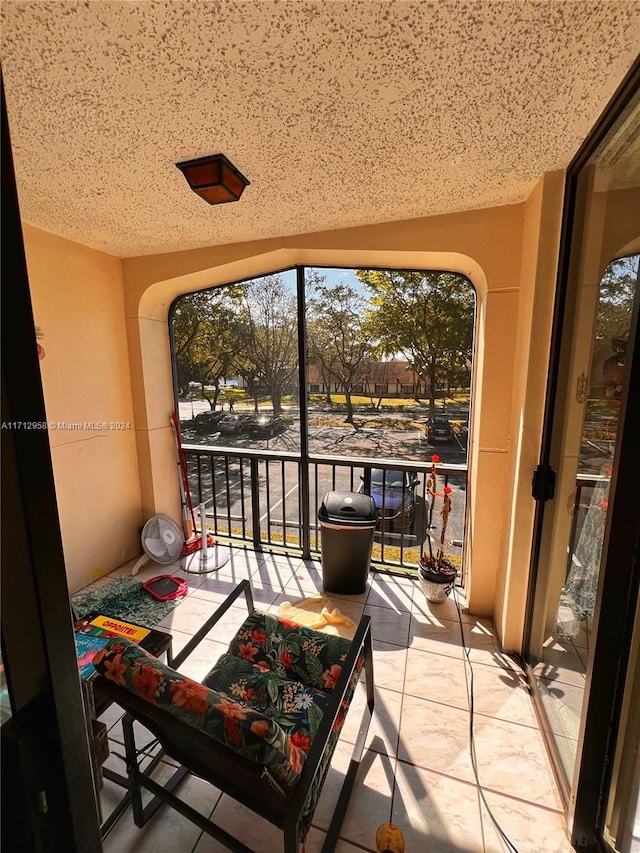 sunroom with a healthy amount of sunlight and vaulted ceiling