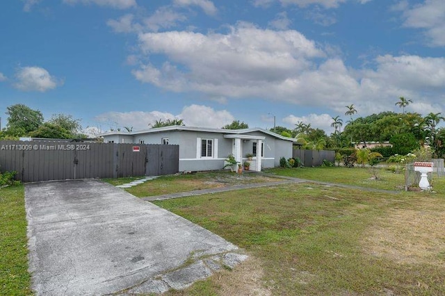 view of front of property with a front yard