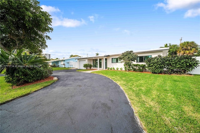 ranch-style house featuring a front lawn