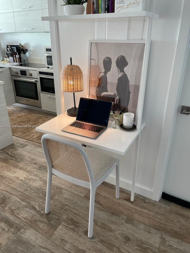 office with hardwood / wood-style floors