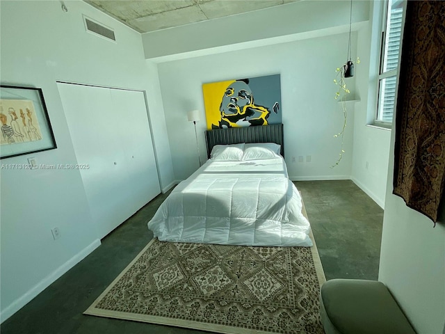 bedroom with baseboards, visible vents, and concrete flooring