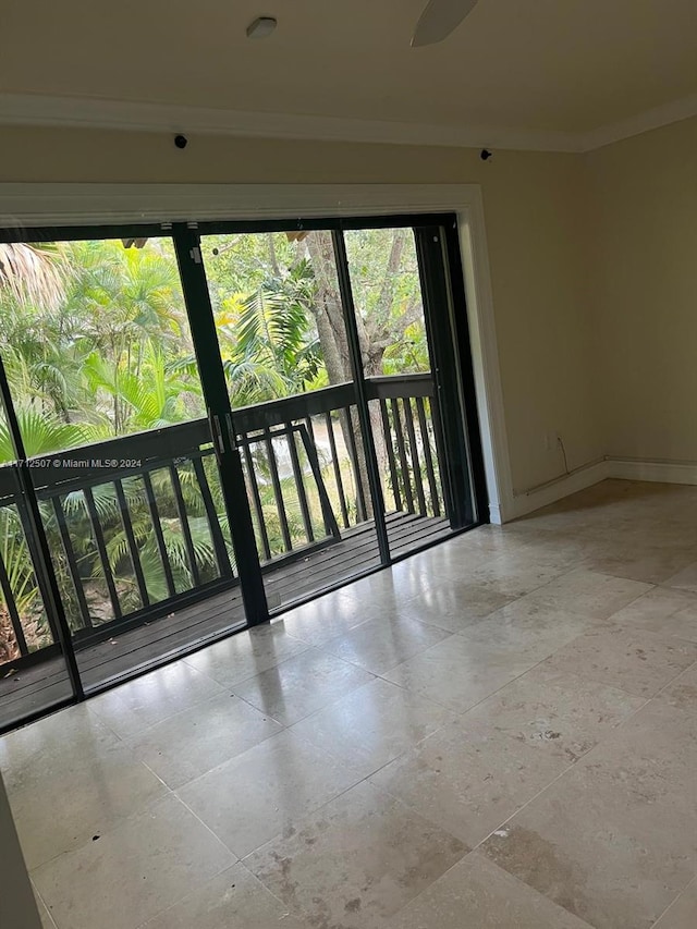 empty room featuring ceiling fan and ornamental molding