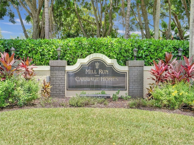 community sign with a lawn