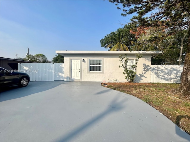 view of front of property