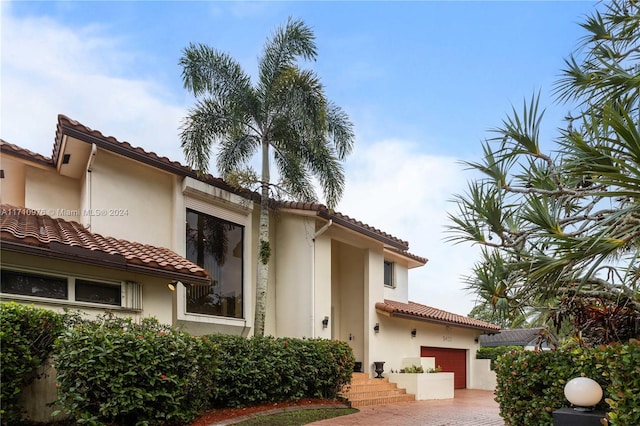 view of front of house featuring a garage