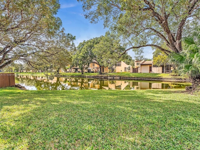 view of yard featuring a water view