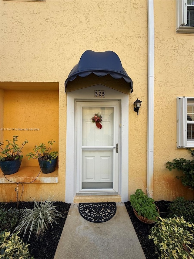 view of entrance to property