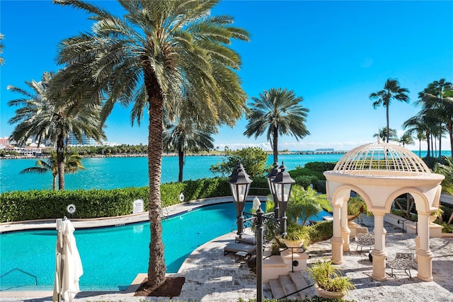 view of pool featuring a water view