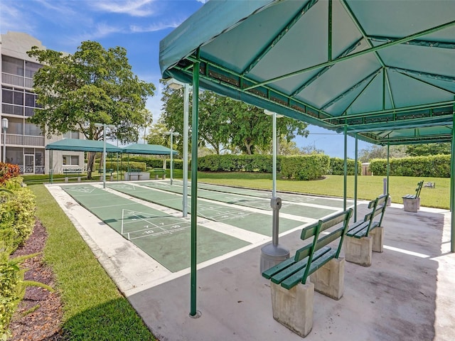 view of home's community featuring a yard