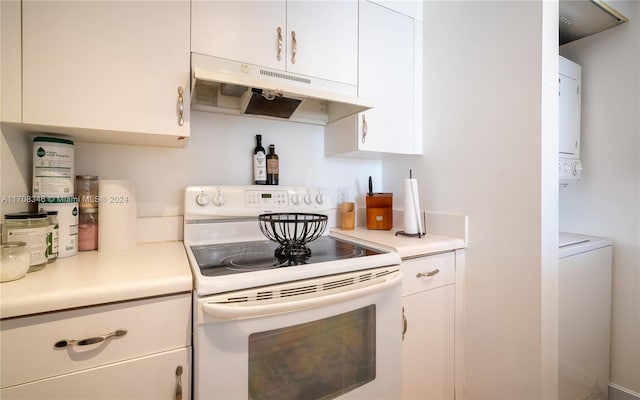 kitchen featuring white cabinets, electric stove, and stacked washer and clothes dryer