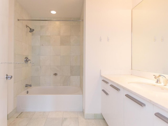 bathroom with vanity and tiled shower / bath