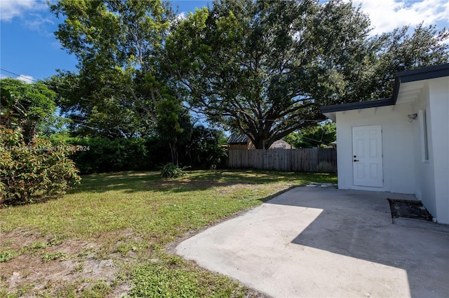 view of yard with a patio