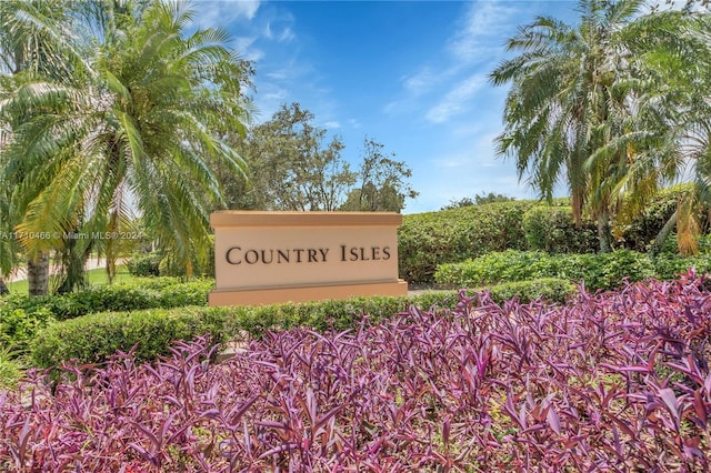 view of community / neighborhood sign