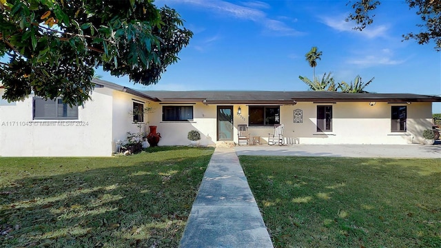 ranch-style home with a front yard