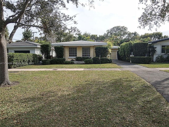 ranch-style home featuring a front yard