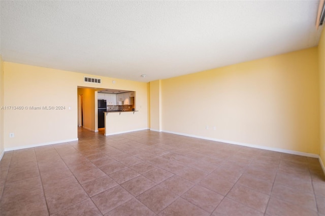 empty room with light tile patterned flooring