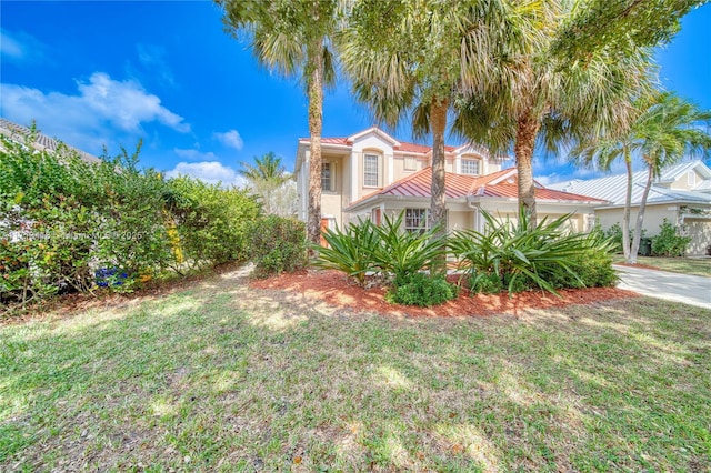 view of front of property with a front yard