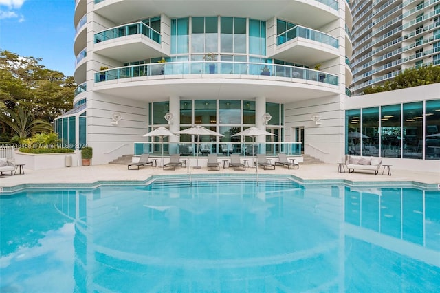 view of swimming pool featuring a patio