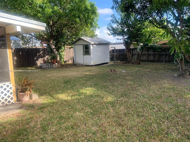 view of yard with a shed