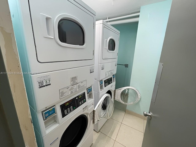 clothes washing area featuring light tile patterned floors, stacked washing maching and dryer, and independent washer and dryer